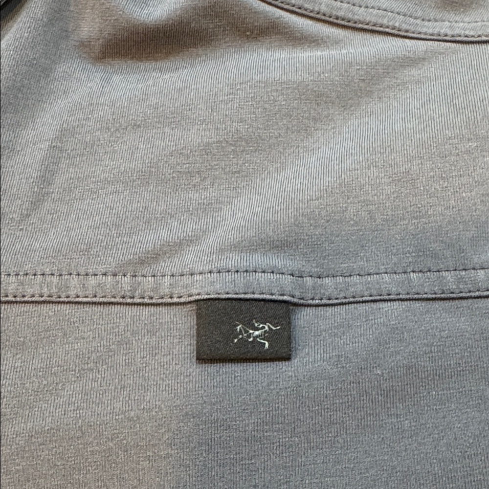 Arc’teryx Captive Polo Shirt Gray Performance Short Sleeve Men’s Large - Picture 4 of 13